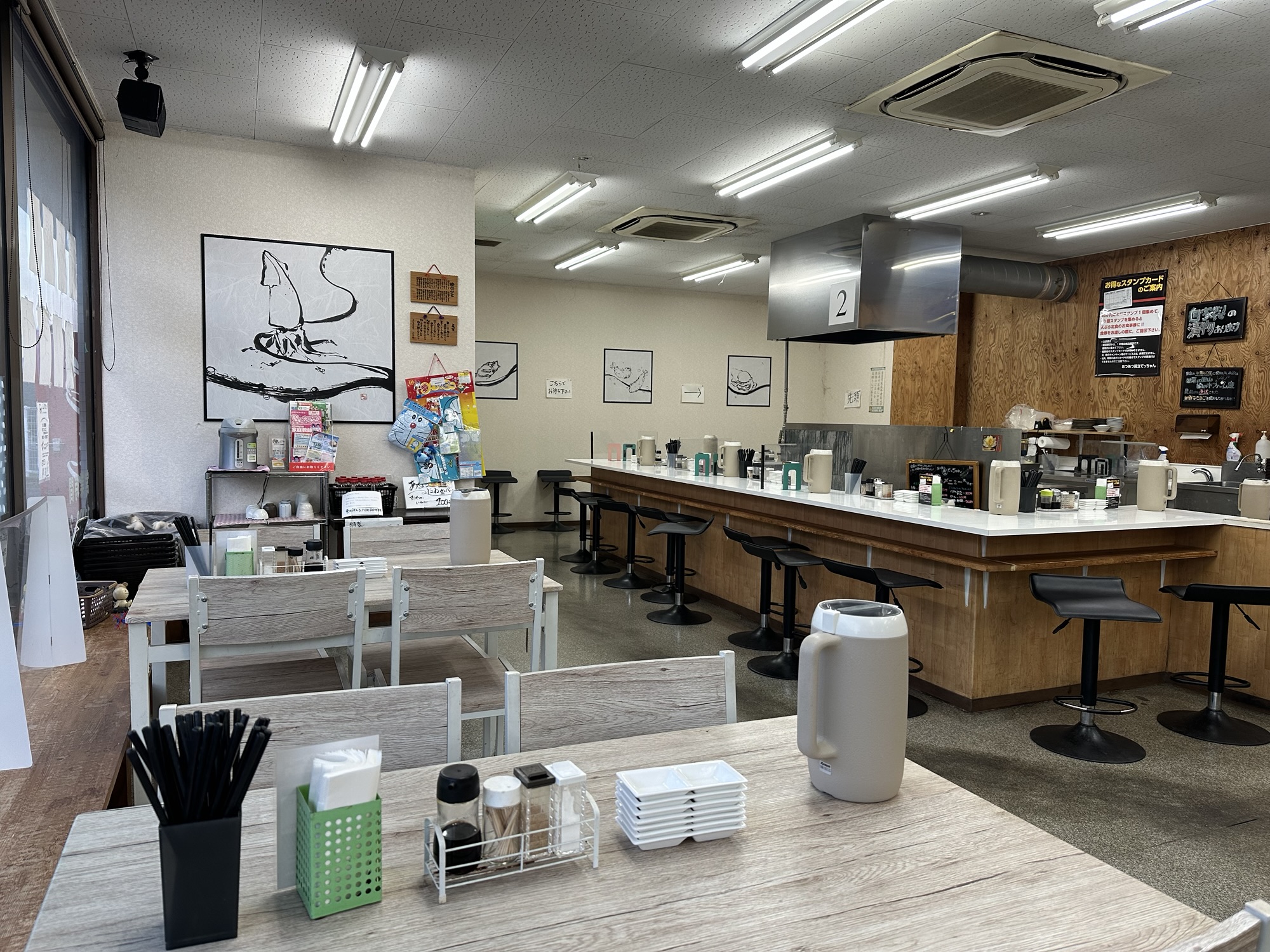 あつあつ揚立てっちゃん本郷店の店内