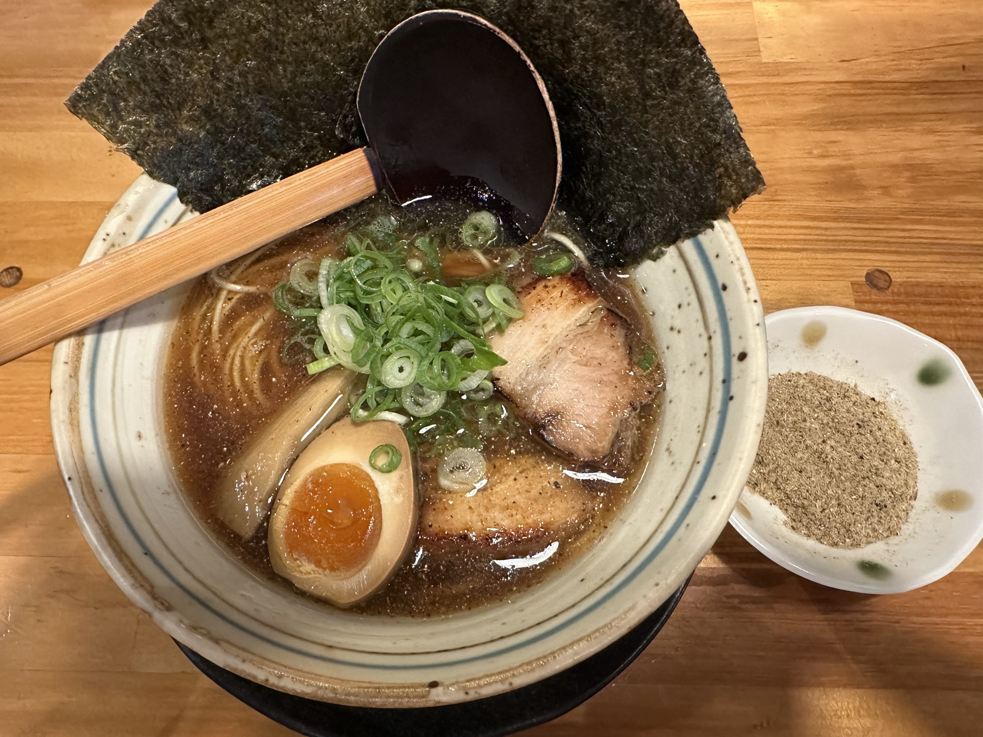 東広島市高屋町の華火で食べた魚介醤油らーめん