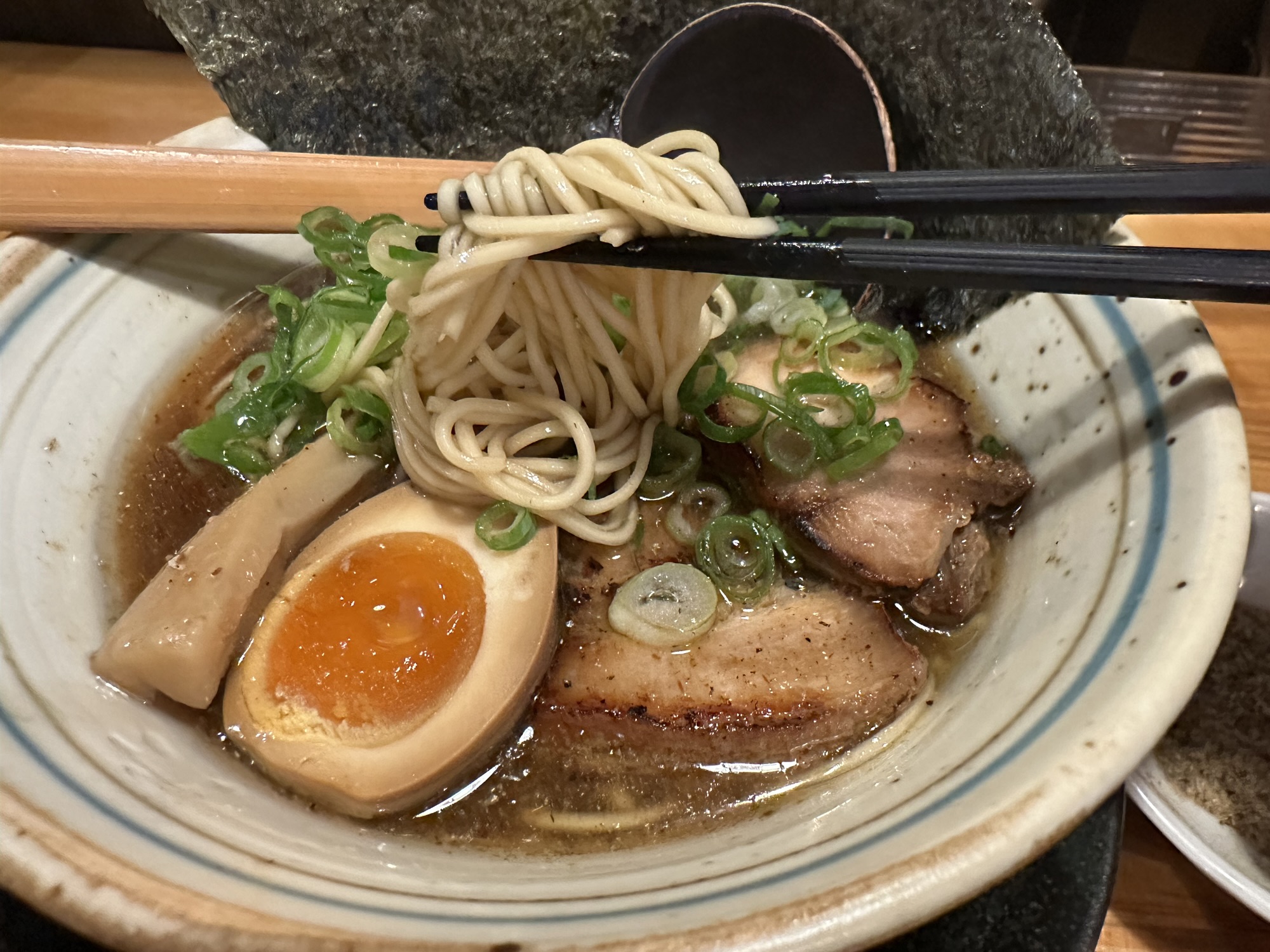 華火の魚介醤油らーめんの麺