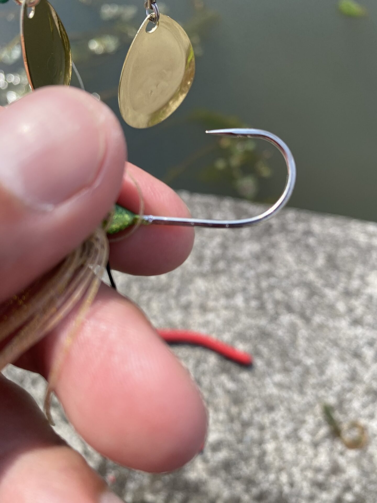 カエシを潰す前のスピナーベイトのフック