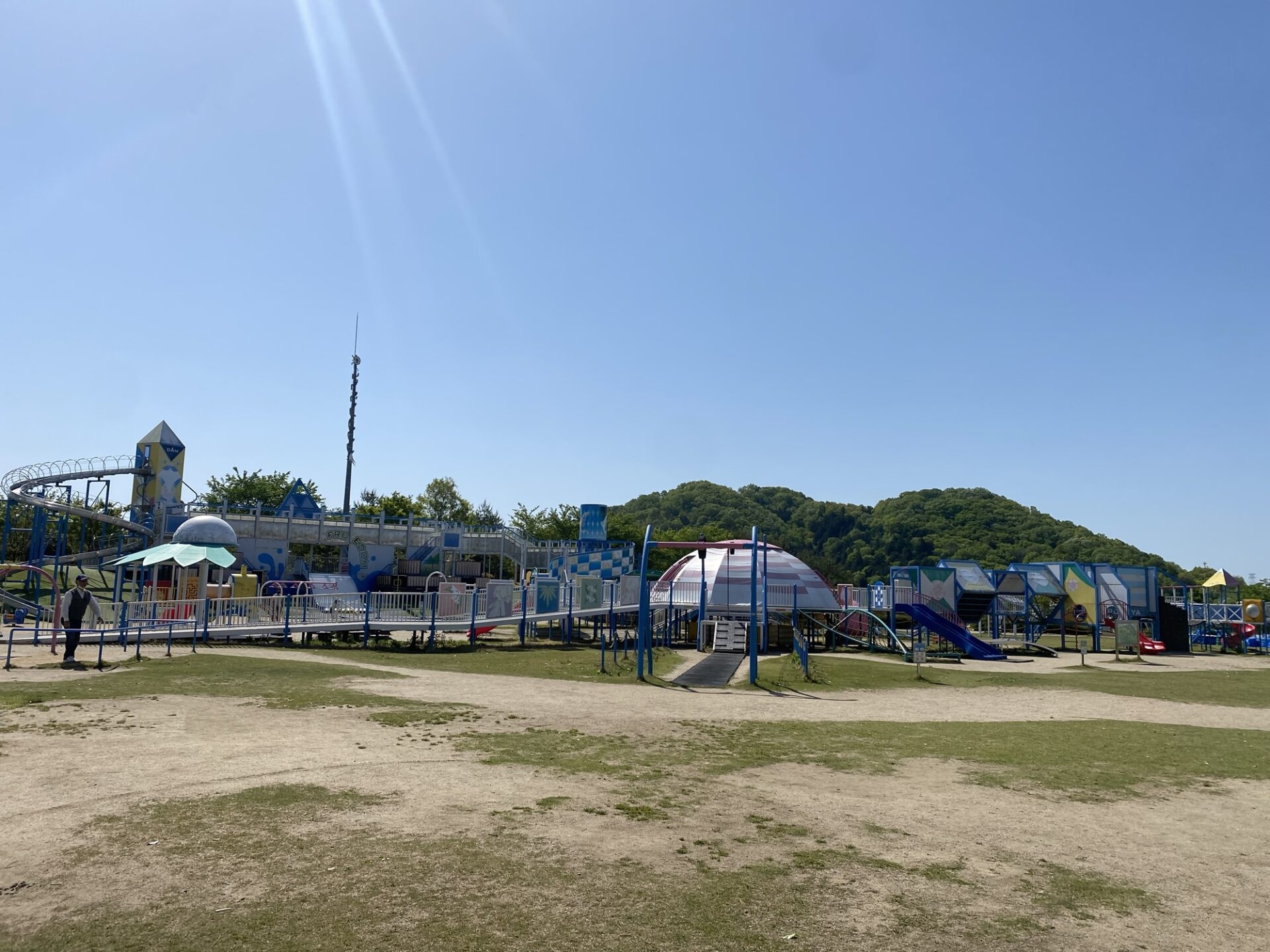 湖畔の里福富の大型遊具で遊べるふれあい広場