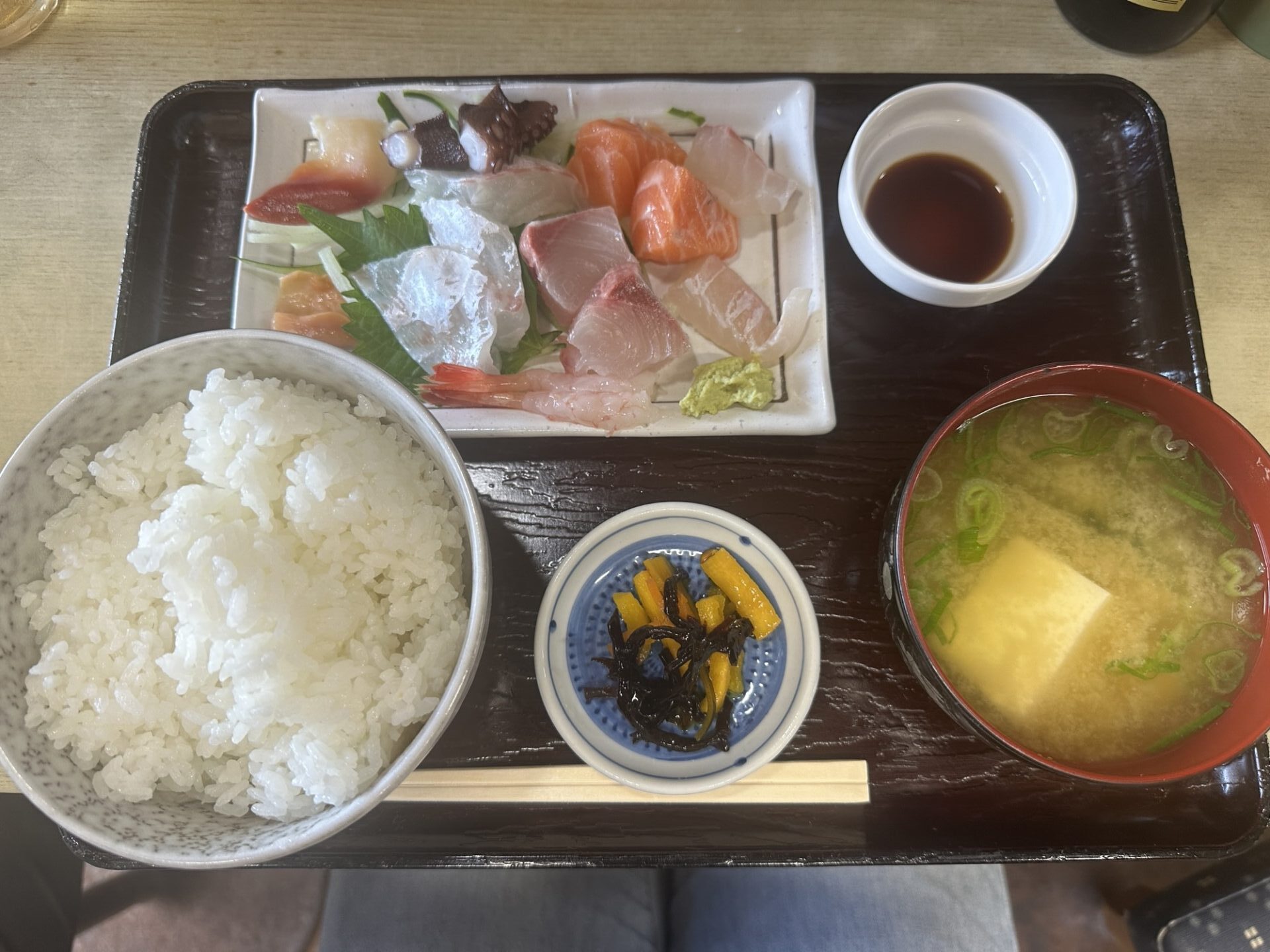 お食事処かずで食べた刺身定食