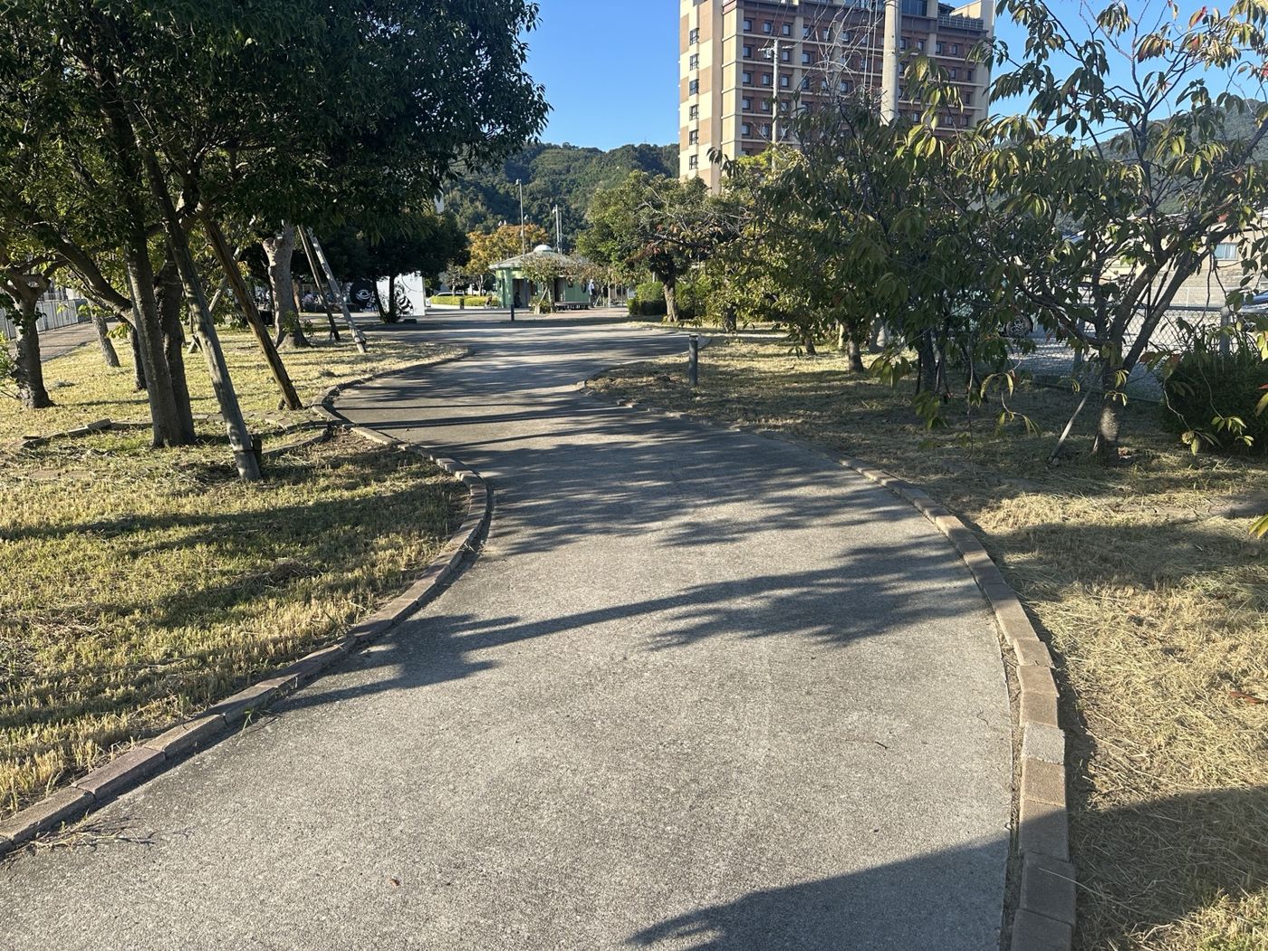 境港駅前公園のくねくねした遊歩道